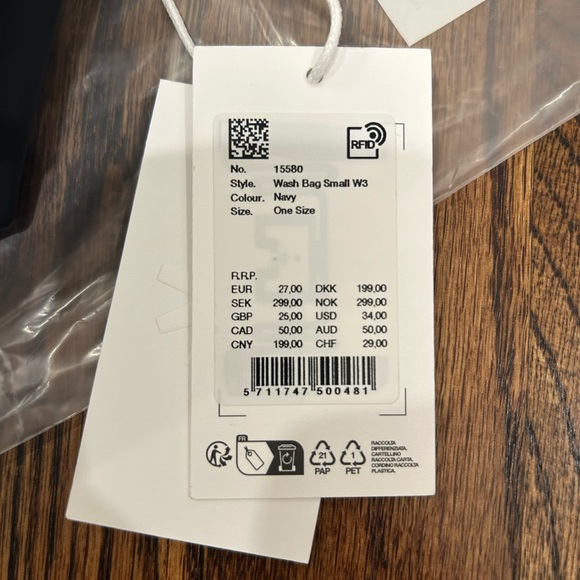 Rains Midnight Black Travel Pouch - Picture 6 of 10